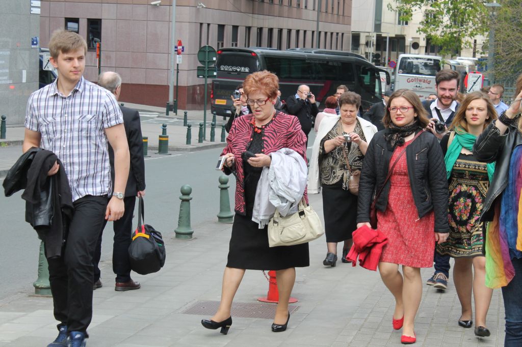 Zwiedzają Brukselę z posłem Ujazdowskim