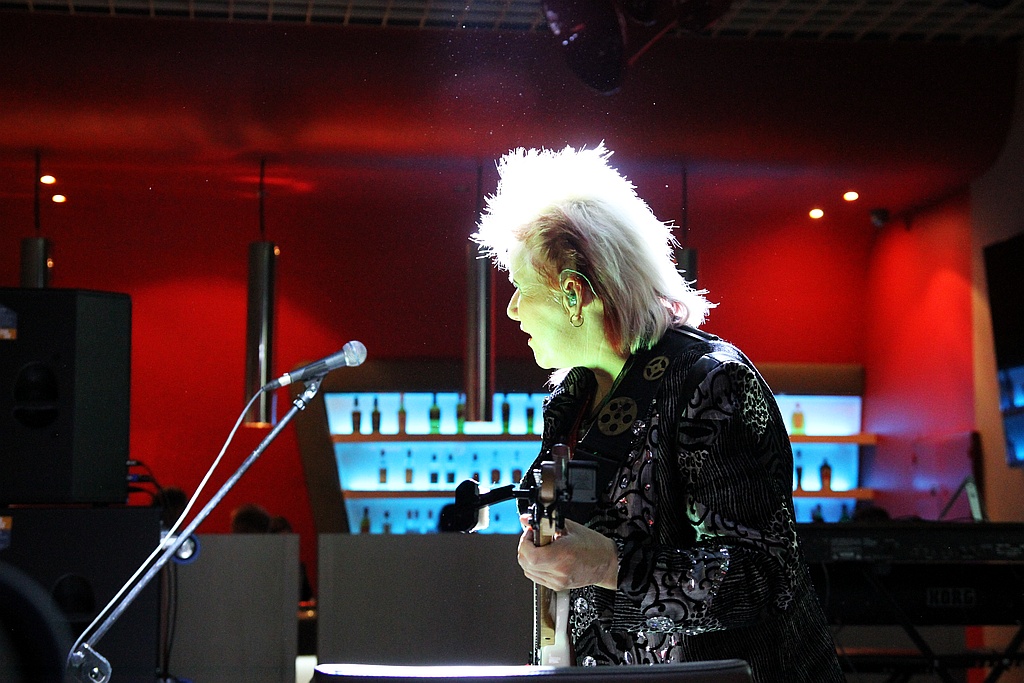 Gitarzystka Michaela Jacksona w Legnicy
