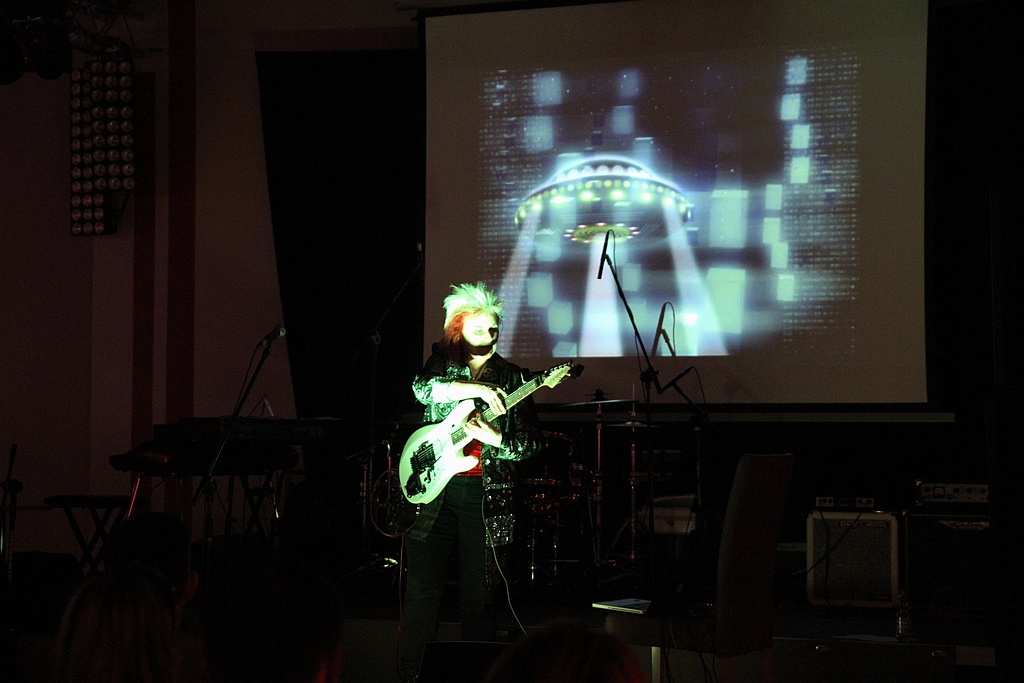 Gitarzystka Michaela Jacksona w Legnicy