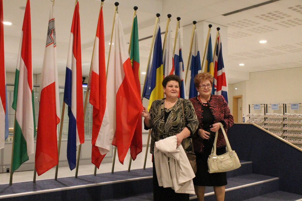Zwiedzają Brukselę z posłem Ujazdowskim