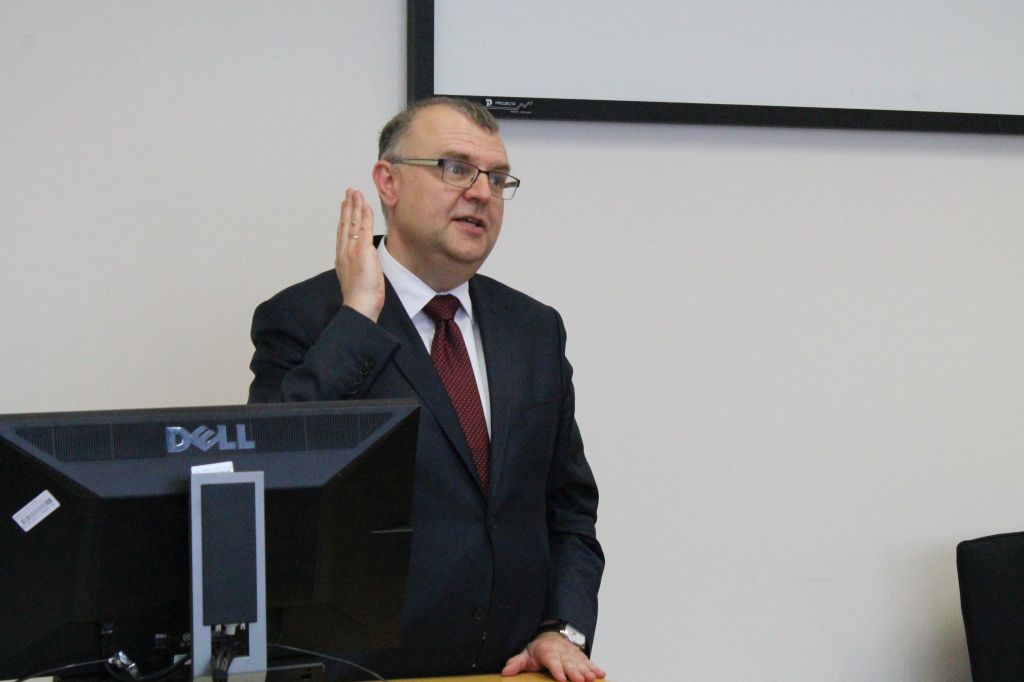 Zwiedzają Brukselę z posłem Ujazdowskim