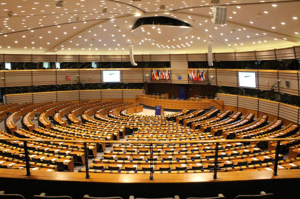 Zwiedzają Brukselę z posłem Ujazdowskim