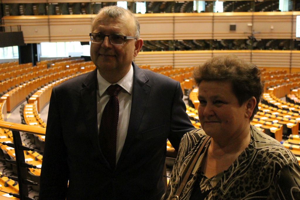 Zwiedzają Brukselę z posłem Ujazdowskim
