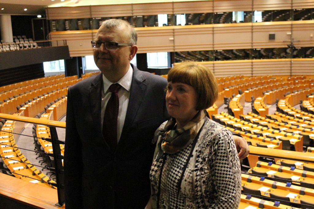 Zwiedzają Brukselę z posłem Ujazdowskim