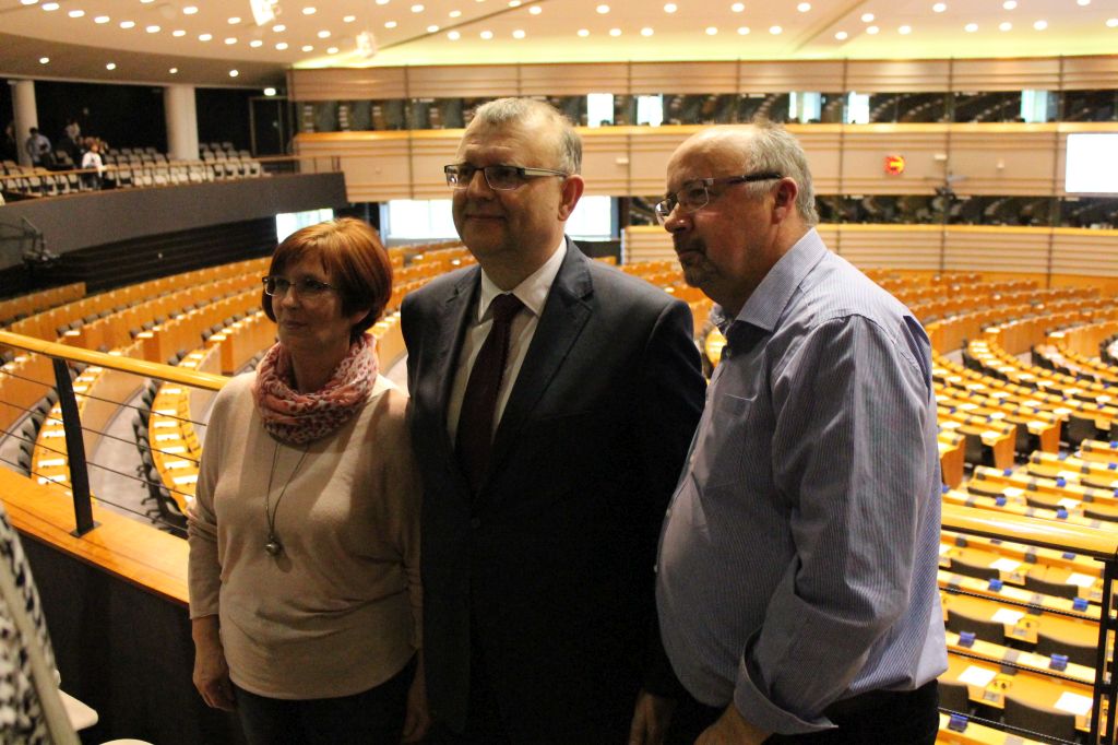 Zwiedzają Brukselę z posłem Ujazdowskim