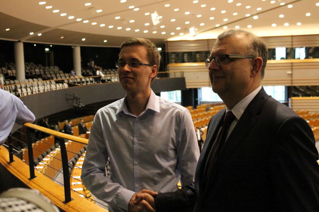 Zwiedzają Brukselę z posłem Ujazdowskim