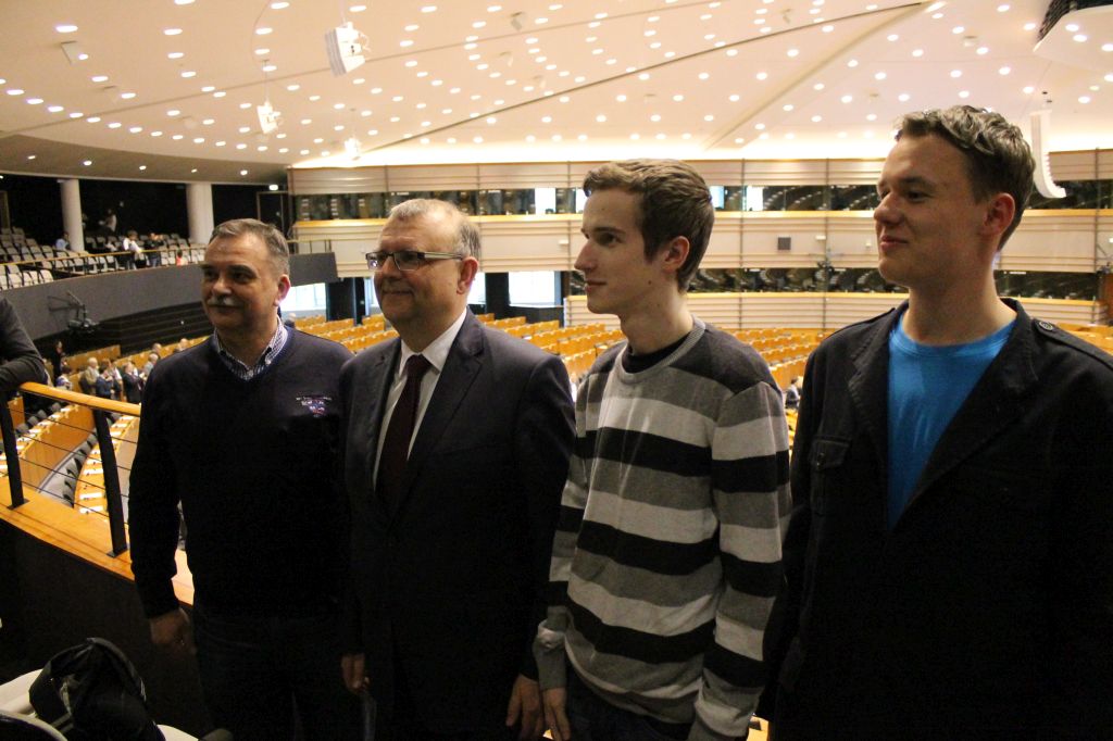 Zwiedzają Brukselę z posłem Ujazdowskim