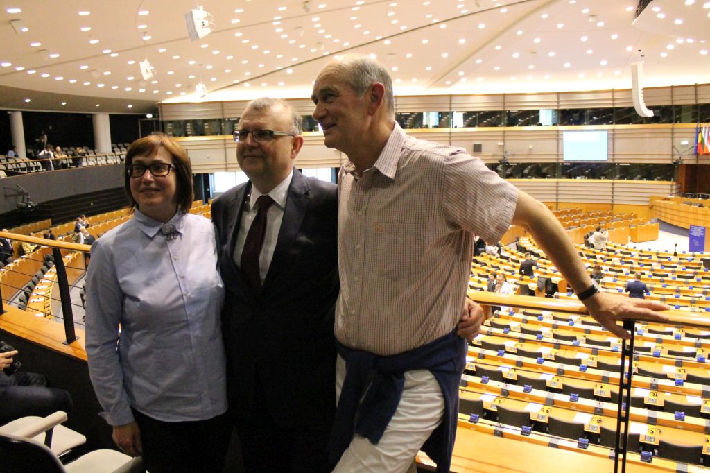 Zwiedzają Brukselę z posłem Ujazdowskim