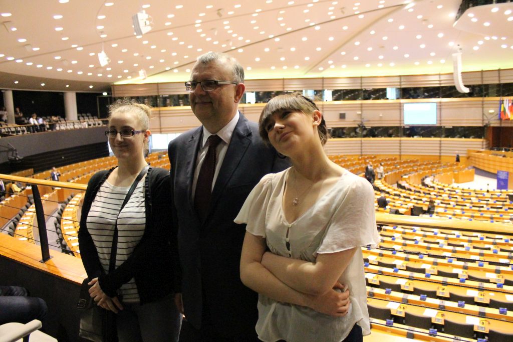 Zwiedzają Brukselę z posłem Ujazdowskim