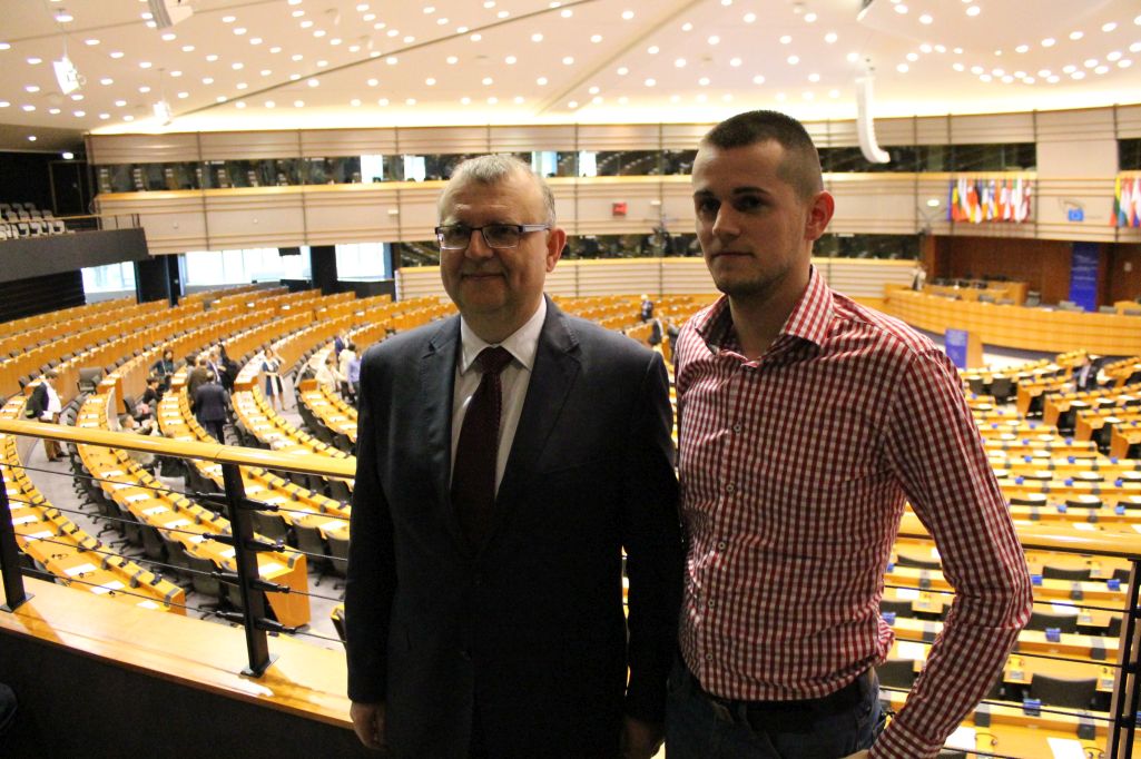 Zwiedzają Brukselę z posłem Ujazdowskim