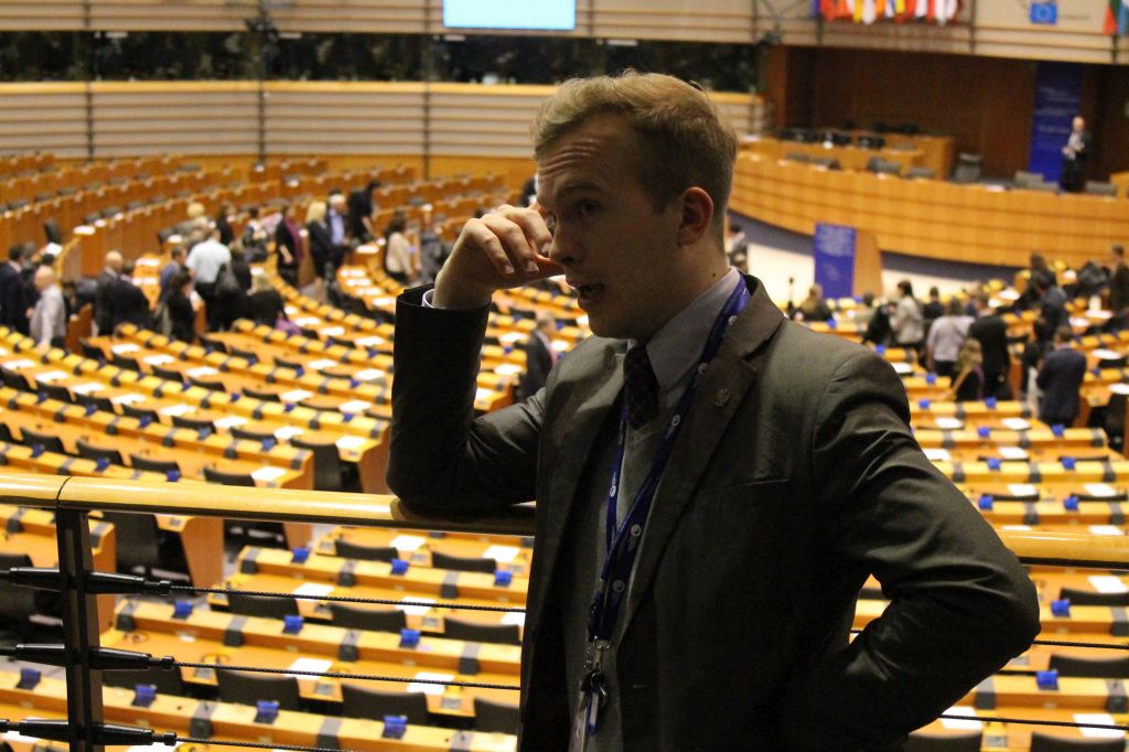 Zwiedzają Brukselę z posłem Ujazdowskim