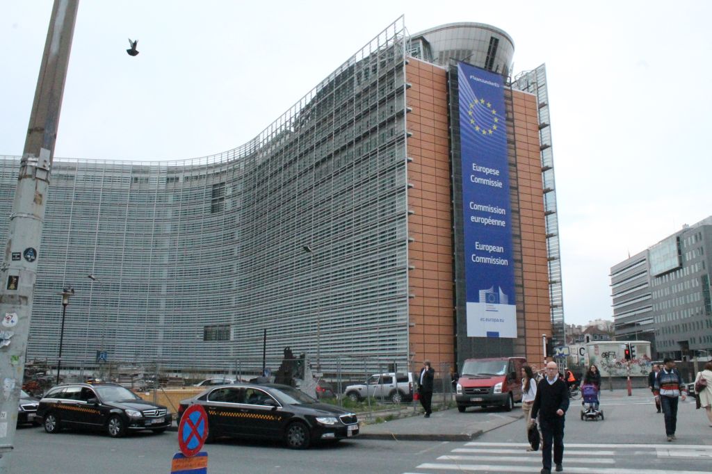 Zwiedzają Brukselę z posłem Ujazdowskim