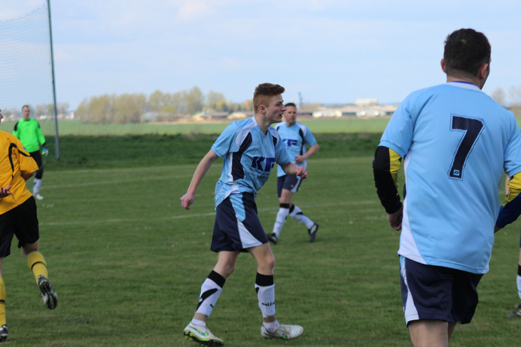 Klasa A: Czarni - Błękitni 0:3 (0:0)