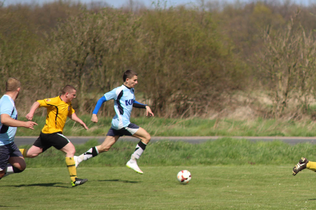 Klasa A: Czarni - Błękitni 0:3 (0:0)