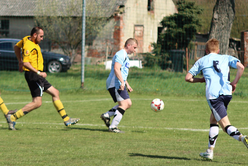 Klasa A: Czarni - Błękitni 0:3 (0:0)