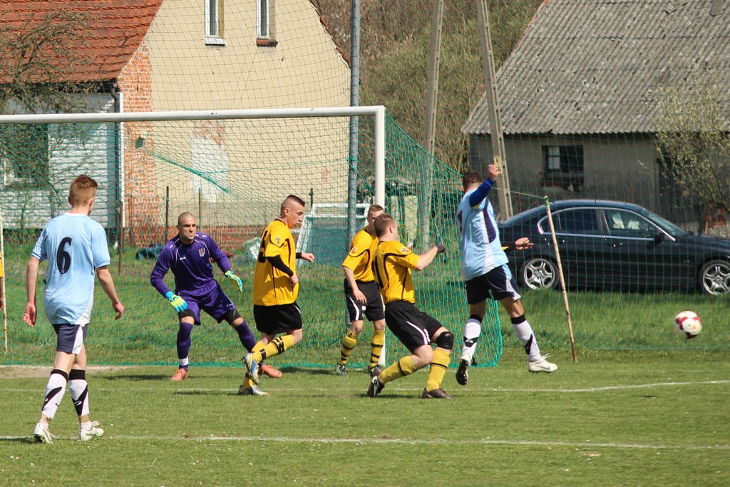 Klasa A: Czarni - Błękitni 0:3 (0:0)