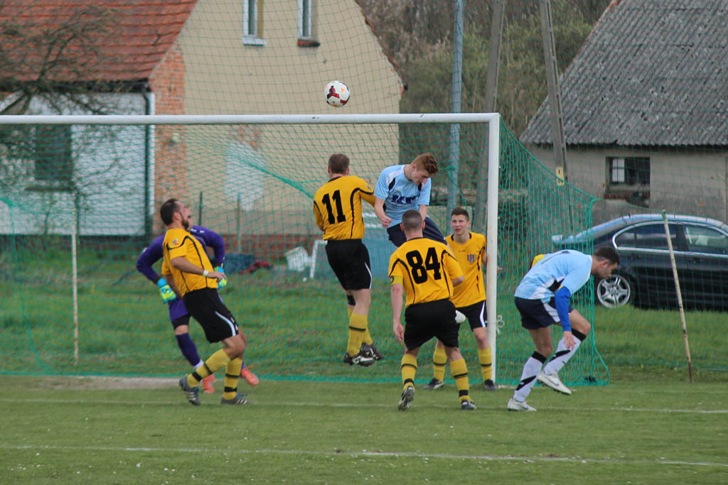 Klasa A: Czarni - Błękitni 0:3 (0:0)