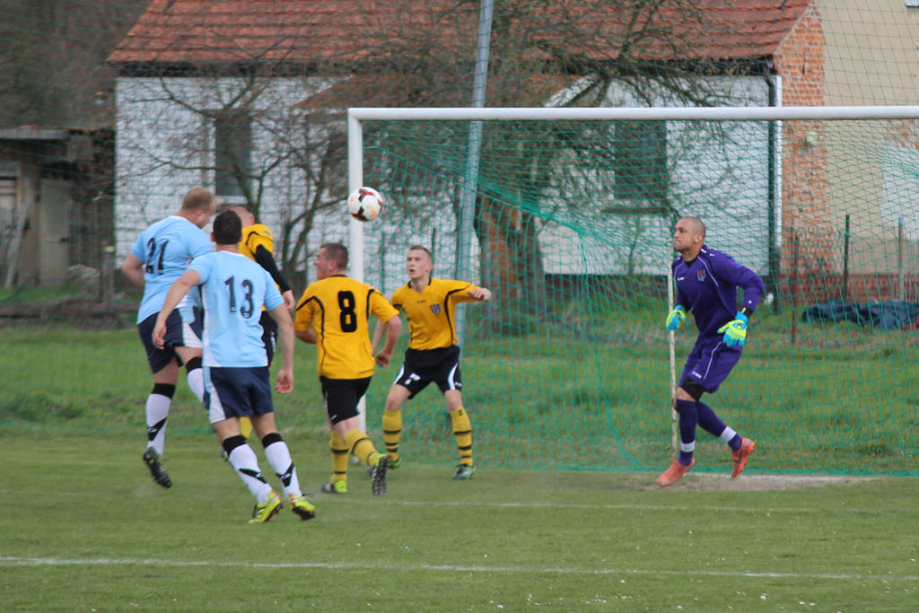 Klasa A: Czarni - Błękitni 0:3 (0:0)