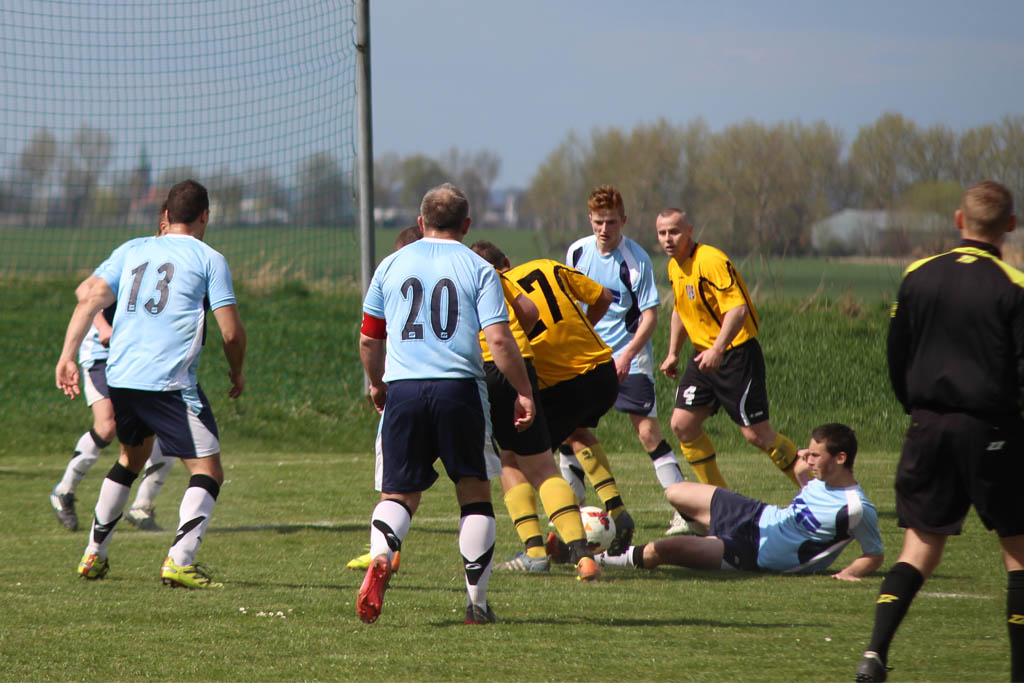 Klasa A: Czarni - Błękitni 0:3 (0:0)