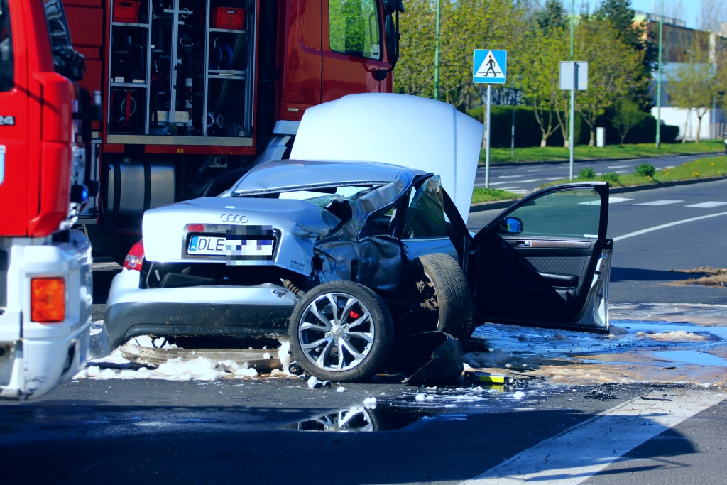Wypadek na Sikorskiego. Trzy osoby w szpitalu