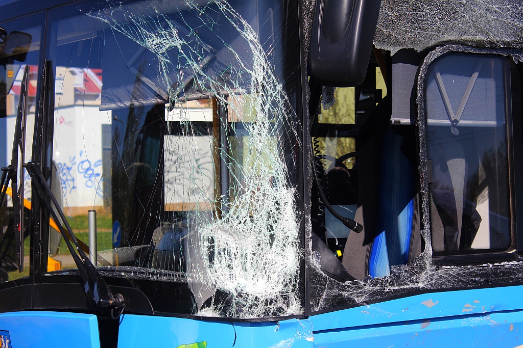 Wypadek na Sikorskiego. Trzy osoby w szpitalu