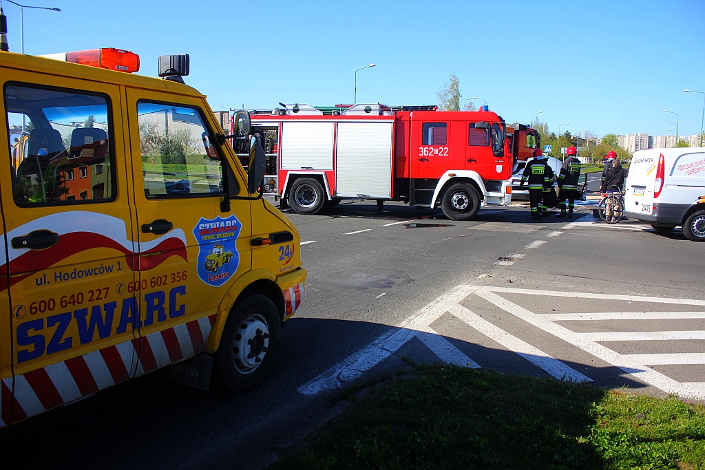Wypadek na Sikorskiego. Trzy osoby w szpitalu
