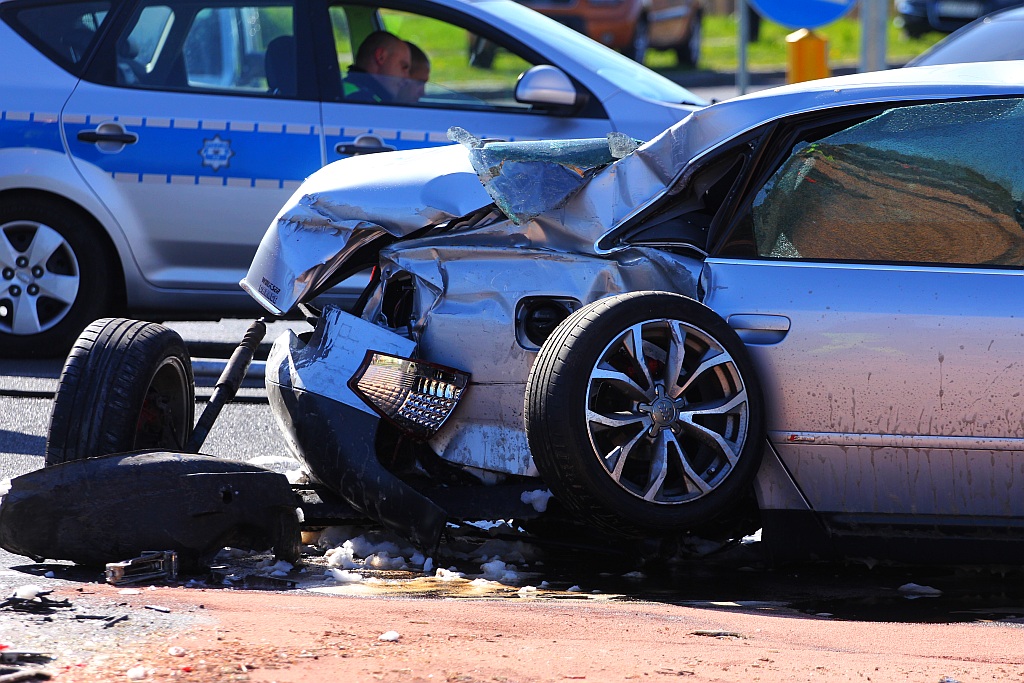Wypadek na Sikorskiego. Trzy osoby w szpitalu