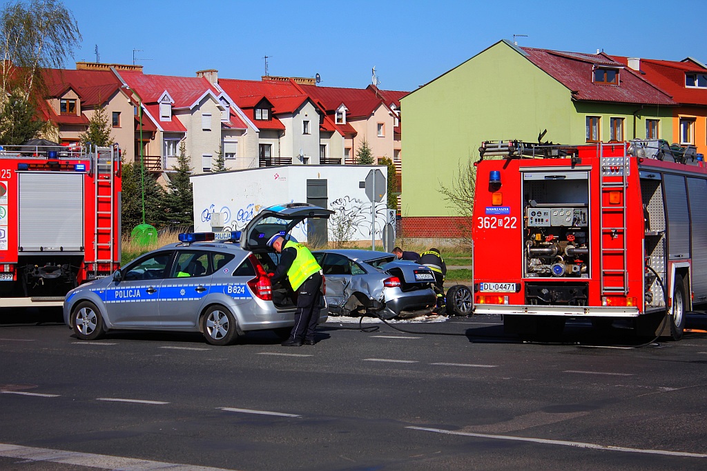 Wypadek na Sikorskiego. Trzy osoby w szpitalu
