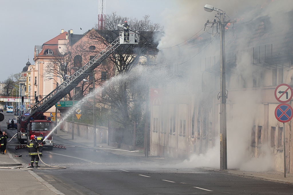 Pożar na Kartuskiej. Była stolarnia w ogniu
