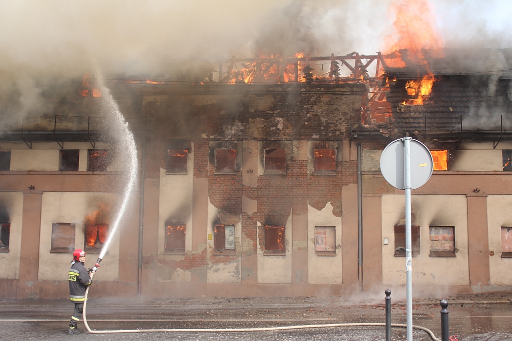 Pożar na Kartuskiej. Była stolarnia w ogniu
