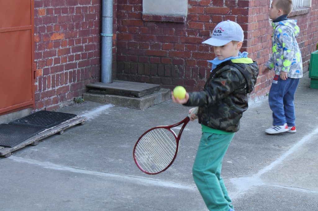 Dwaj zawodnicy na zakończenie sportowego tygodnia