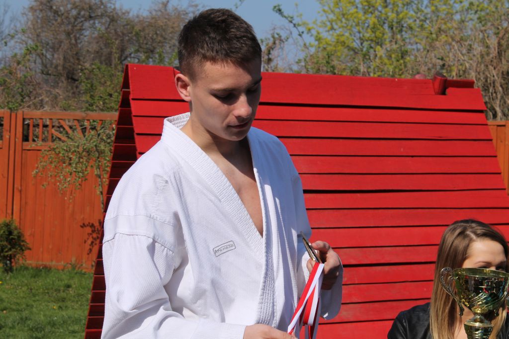 Dwaj zawodnicy na zakończenie sportowego tygodnia