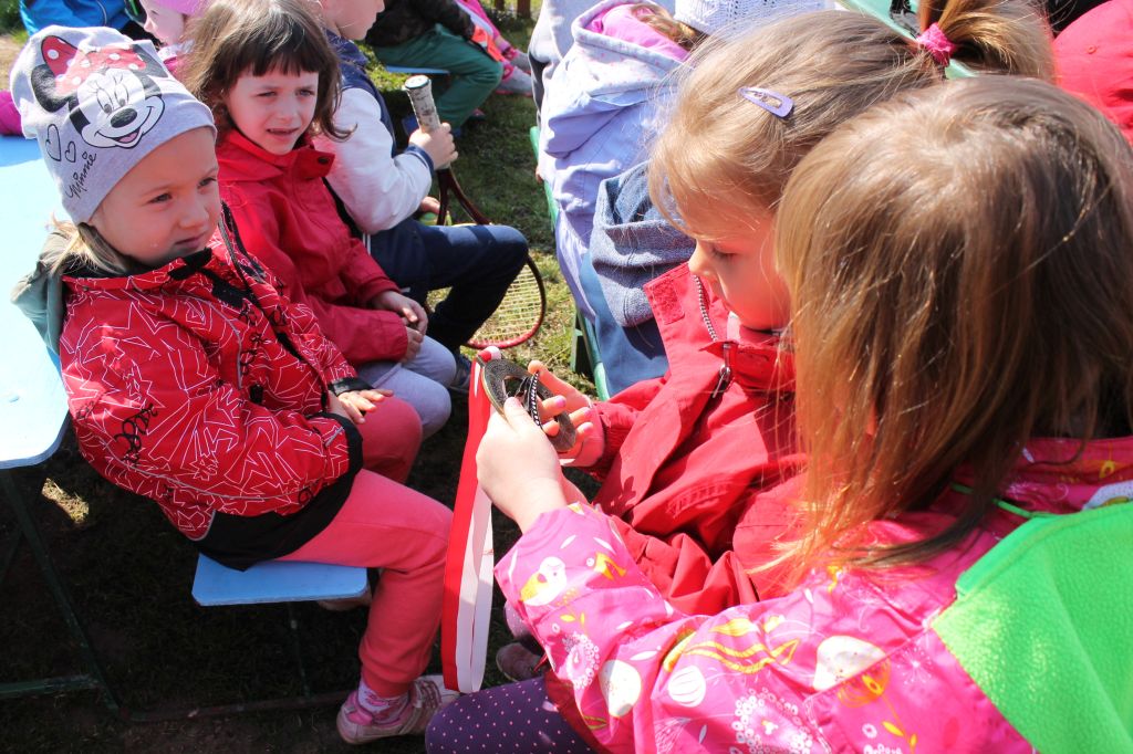 Dwaj zawodnicy na zakończenie sportowego tygodnia