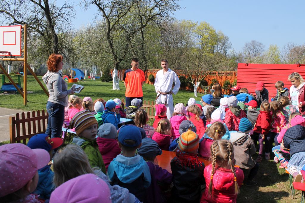 Dwaj zawodnicy na zakończenie sportowego tygodnia