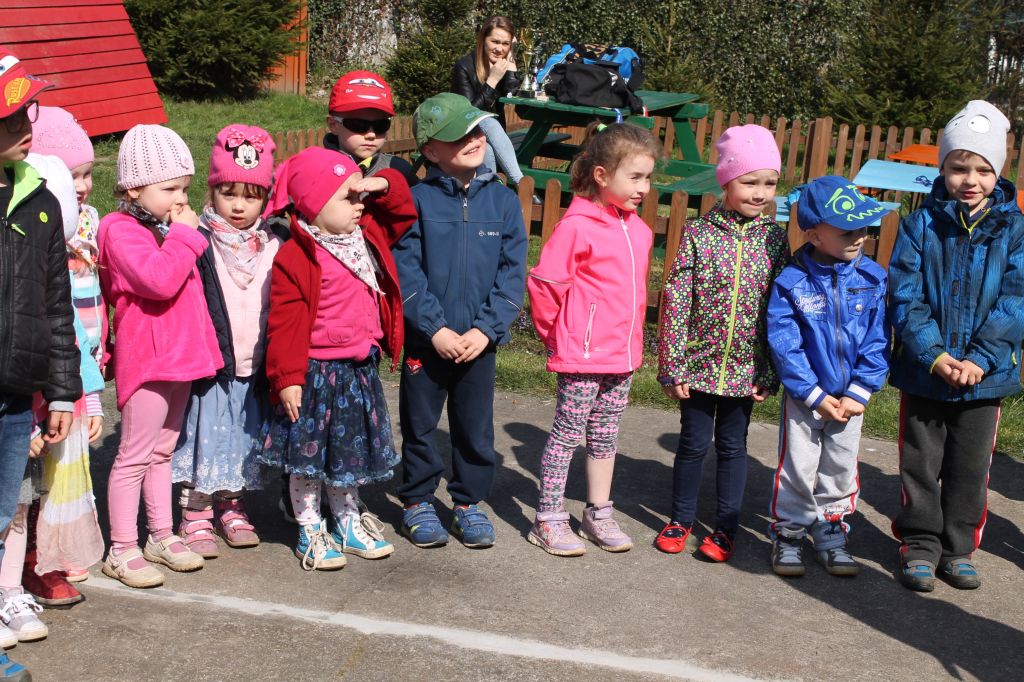 Dwaj zawodnicy na zakończenie sportowego tygodnia