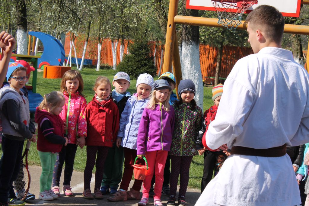 Dwaj zawodnicy na zakończenie sportowego tygodnia