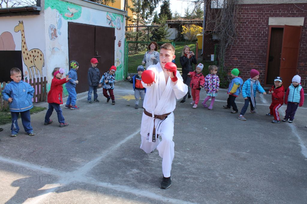 Dwaj zawodnicy na zakończenie sportowego tygodnia