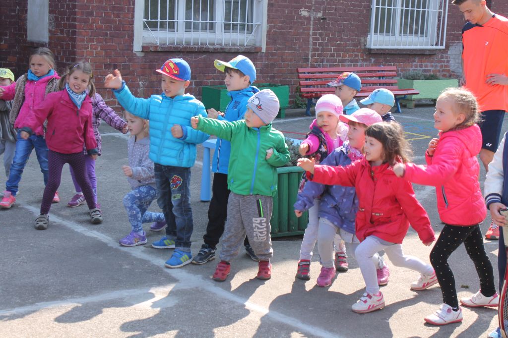 Dwaj zawodnicy na zakończenie sportowego tygodnia