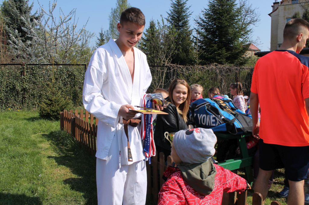 Dwaj zawodnicy na zakończenie sportowego tygodnia