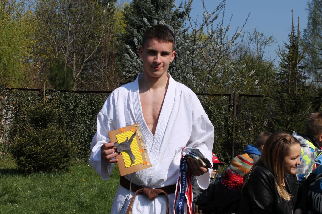 Dwaj zawodnicy na zakończenie sportowego tygodnia