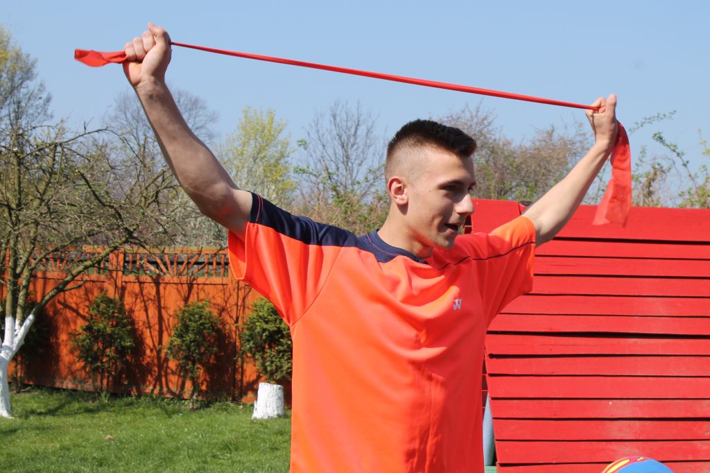 Dwaj zawodnicy na zakończenie sportowego tygodnia