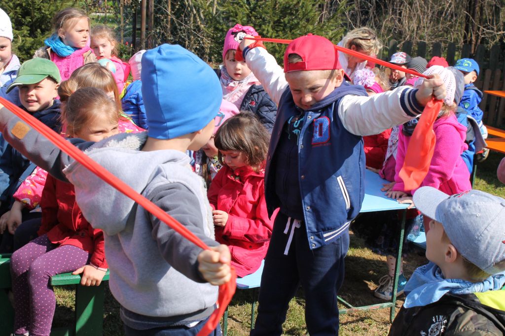 Dwaj zawodnicy na zakończenie sportowego tygodnia