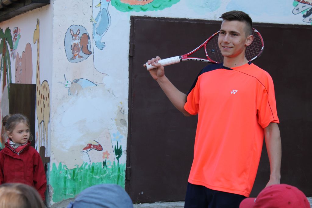 Dwaj zawodnicy na zakończenie sportowego tygodnia