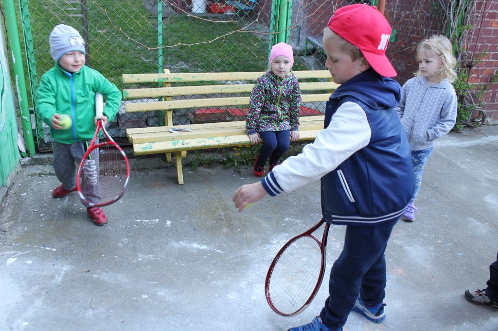 Dwaj zawodnicy na zakończenie sportowego tygodnia