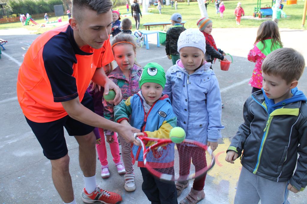 Dwaj zawodnicy na zakończenie sportowego tygodnia