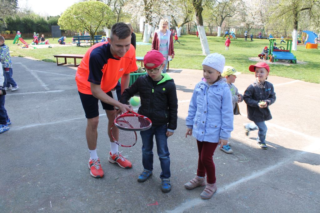 Dwaj zawodnicy na zakończenie sportowego tygodnia