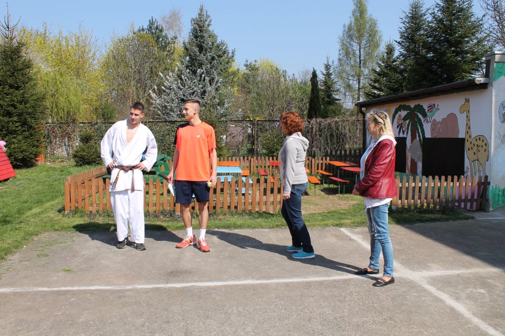 Dwaj zawodnicy na zakończenie sportowego tygodnia