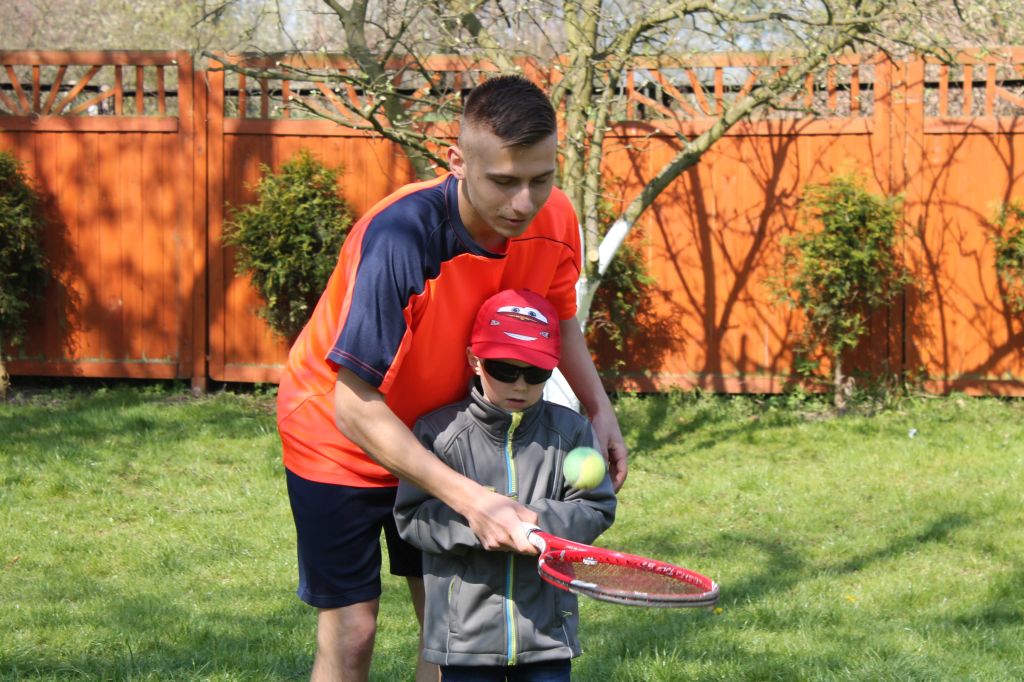 Dwaj zawodnicy na zakończenie sportowego tygodnia