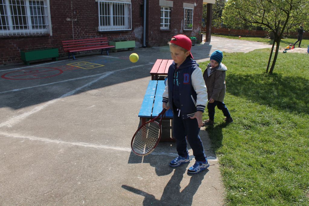 Dwaj zawodnicy na zakończenie sportowego tygodnia
