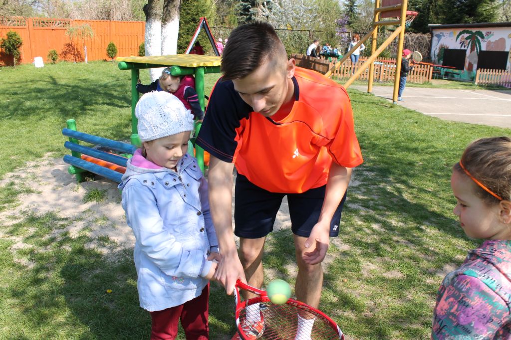 Dwaj zawodnicy na zakończenie sportowego tygodnia